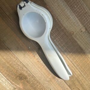 The Pampered Chef Vintage Metal Juicer Tool